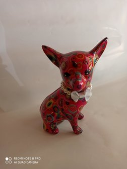 Nanou zittend - Rood met stippen